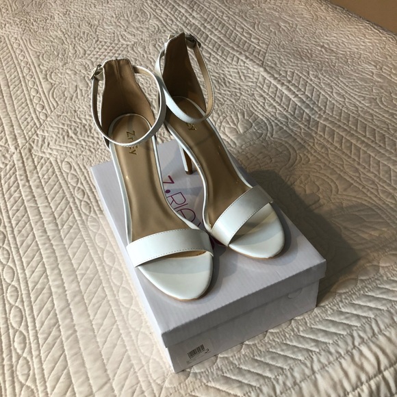 Open toe heels - Picture 2 of 4